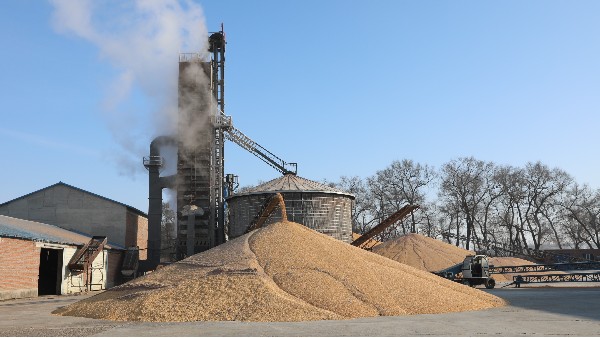 扭虧為盈，糧食烘干用上秸稈打捆直燃鍋爐就是省