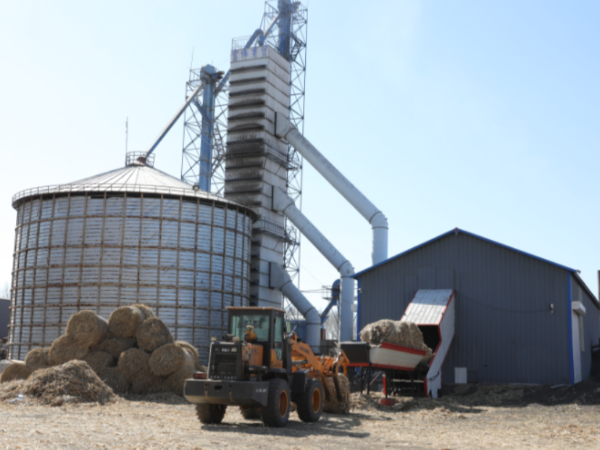 煤價上漲，糧食烘干用上生物質(zhì)秸稈大包直燃熱風(fēng)爐，一年省下30萬